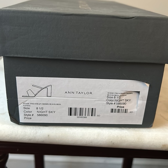 NIB Ann Taylor Cherry Two Strap Suede Block Heel Sandal in Night Sky Size 8 1/2 - Picture 5 of 6